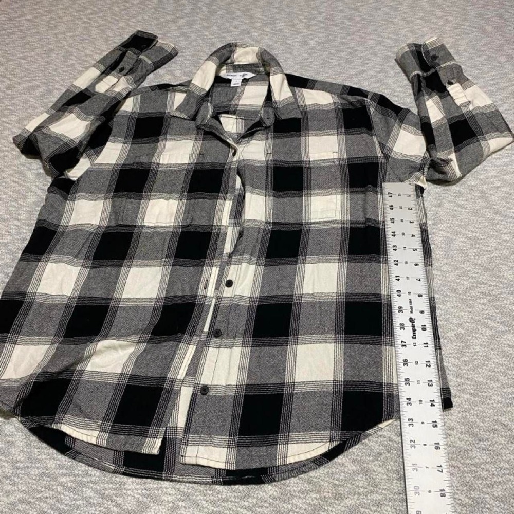 Old Navy black and white the boyfriend plaid button-up shirt women L. SKU-B839